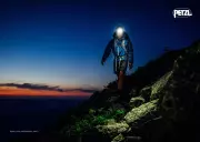 Čelová nabíjecí svítilna Petzl Actik Core, 600 lm, červená