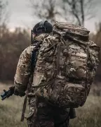 Batoh s pouzdrem na dlouhou zbraň Eberlestock Operator Pack V6 (97,5 l), Coyote