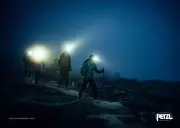 Čelová svítilna Petzl Actik, 450 lm, modrá