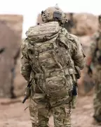 Batoh s pouzdrem na dlouhou zbraň Eberlestock Operator Pack V6 (97,5 l), Coyote